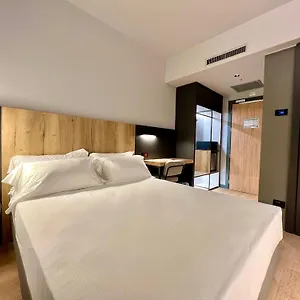 https://hotel-leonessa.it-lombardy.com