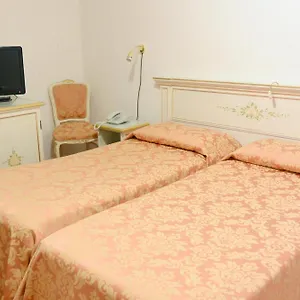 Otel Ambassador Tre Rose